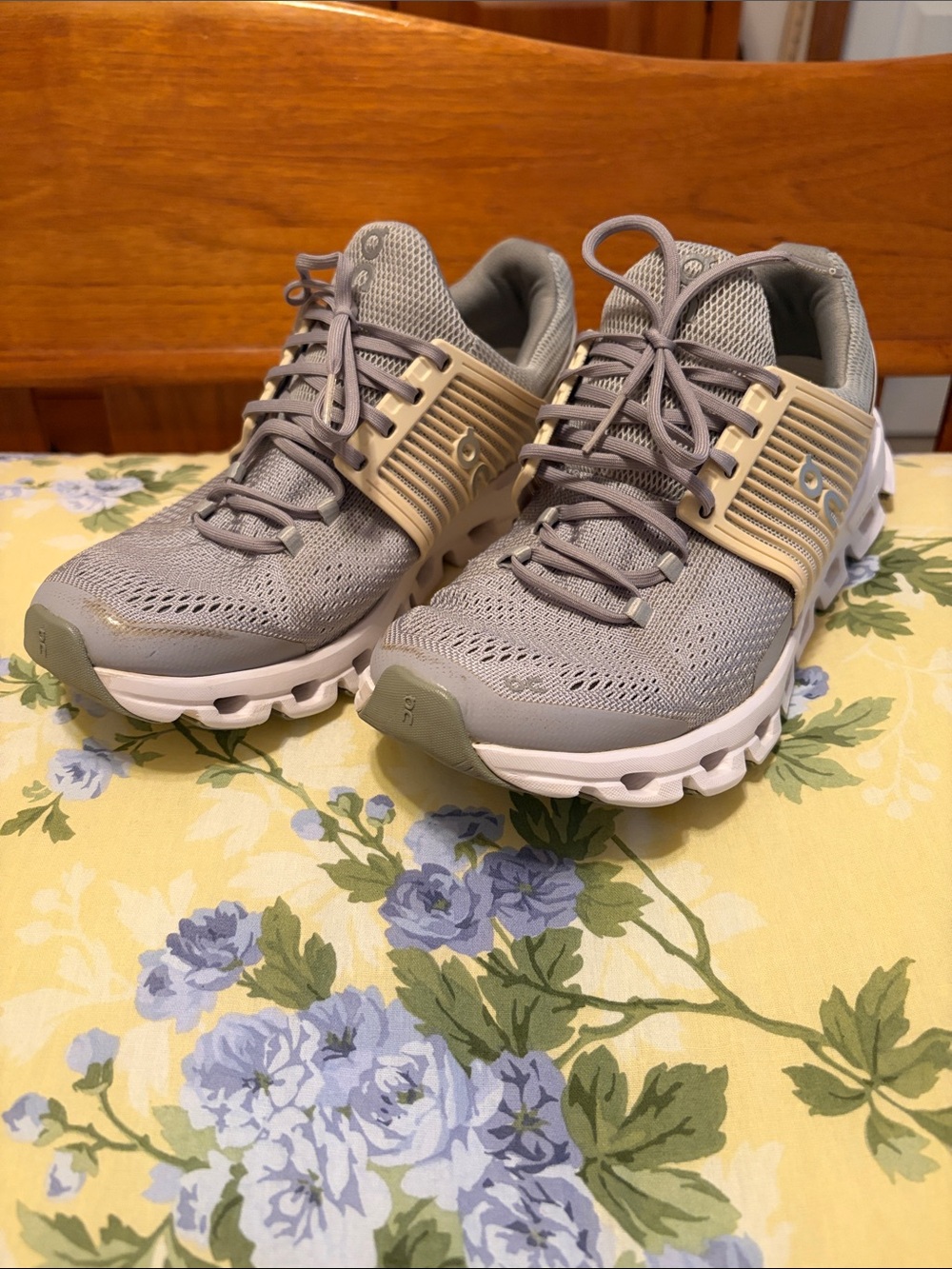 On Running Women’s Cloudswift Sneakers - Light Gray and Tan